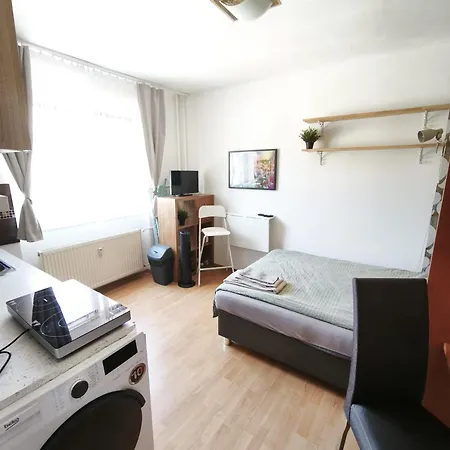 Petite Urban Oasis Apartman *