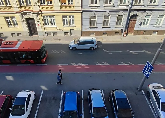 Petite Urban Oasis شقة