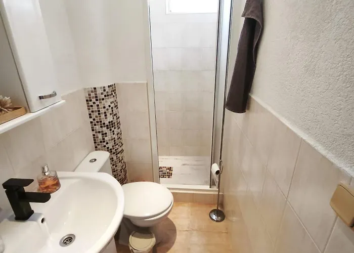 شقة Petite Urban Oasis *