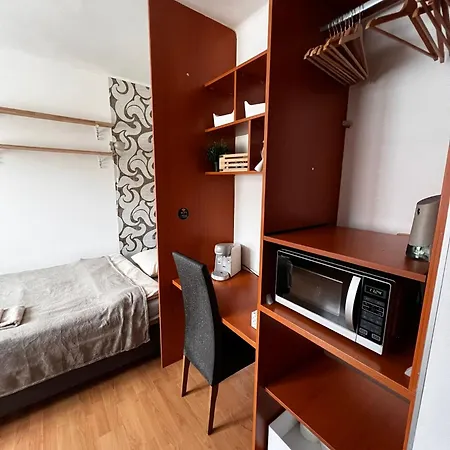 Apartament Petite Urban Oasis *