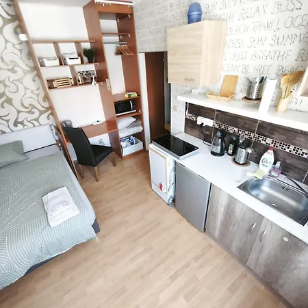 Petite Urban Oasis Apartament